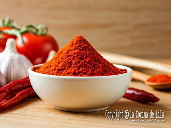 Variedades de pimentón en diferentes formatos, mostrando su color y textura.