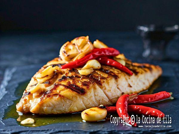 Variedad de recetas de Cuaresma sin carne, como pimientos rellenos, tortitas de atún y torrijas, ideales para Semana Santa.