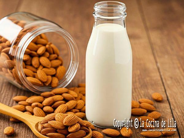 Cómo hacer leche de almendras casera paso a paso. Receta fácil y rápida de leche vegetal.
