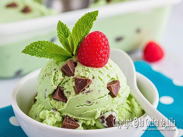 helado de menta con chocolate